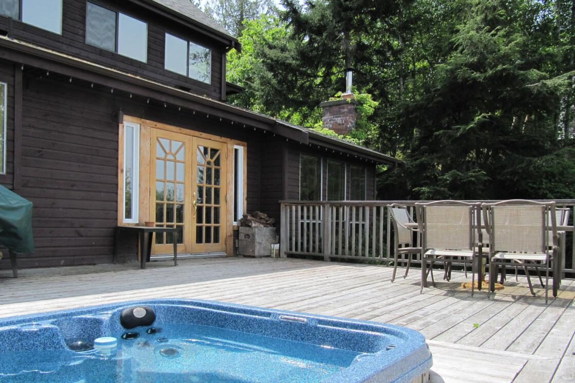 Andover Cottage in East Sooke